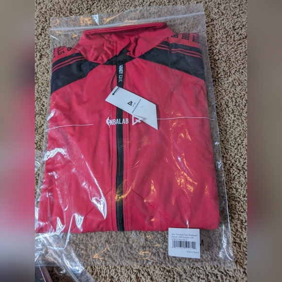 NWT Officially Licensed Chicago Bulls Throwback Team Jacket - Picture 2 of 9